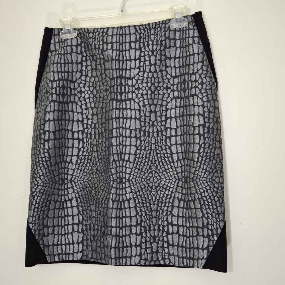 Diane Von Furstenberg Black and Silver Patterned Pencil Skirt, Size 8